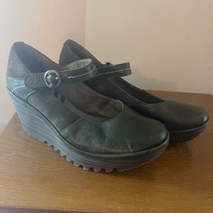 Fly London Yuko Leather Wedge Size 39W